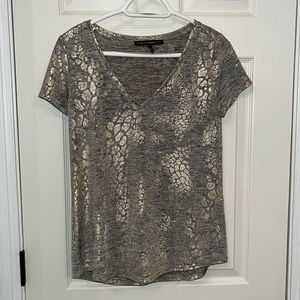 WHBM White‎ House Black Market Women’s Gold Metallic Print T-Shirt Sz Small